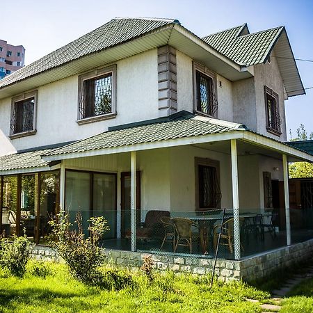 "European" Backpackers Hostel In Almaty Extérieur photo