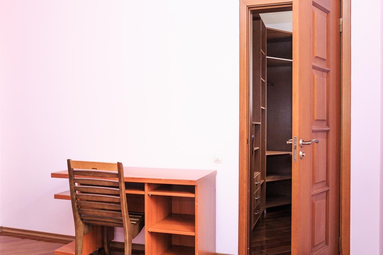 "European" Backpackers Hostel In Almaty Extérieur photo