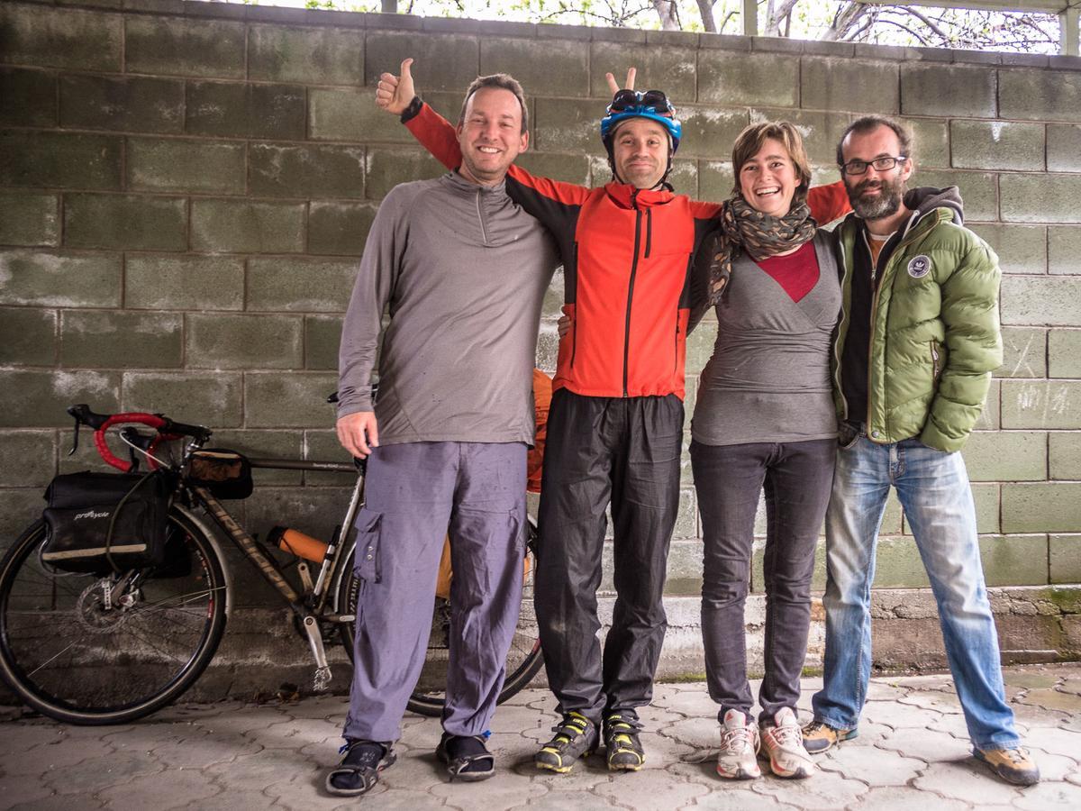 "European" Backpackers Hostel In Almaty Extérieur photo