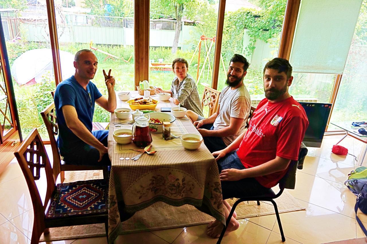 "European" Backpackers Hostel In Almaty Extérieur photo
