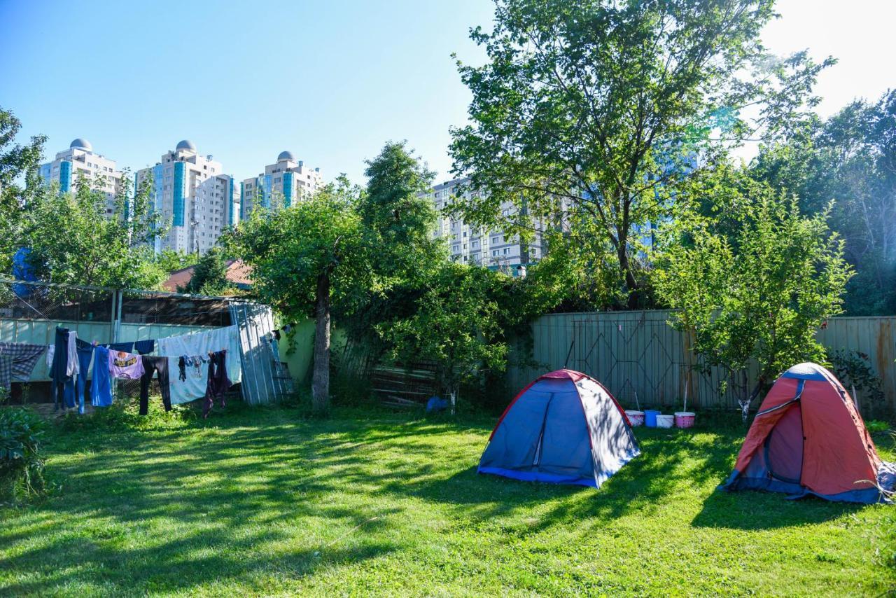 "European" Backpackers Hostel In Almaty Extérieur photo