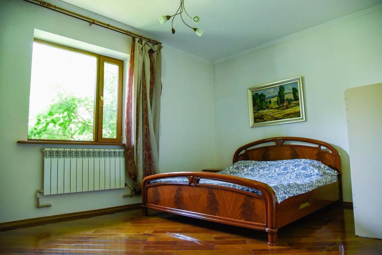 "European" Backpackers Hostel In Almaty Extérieur photo