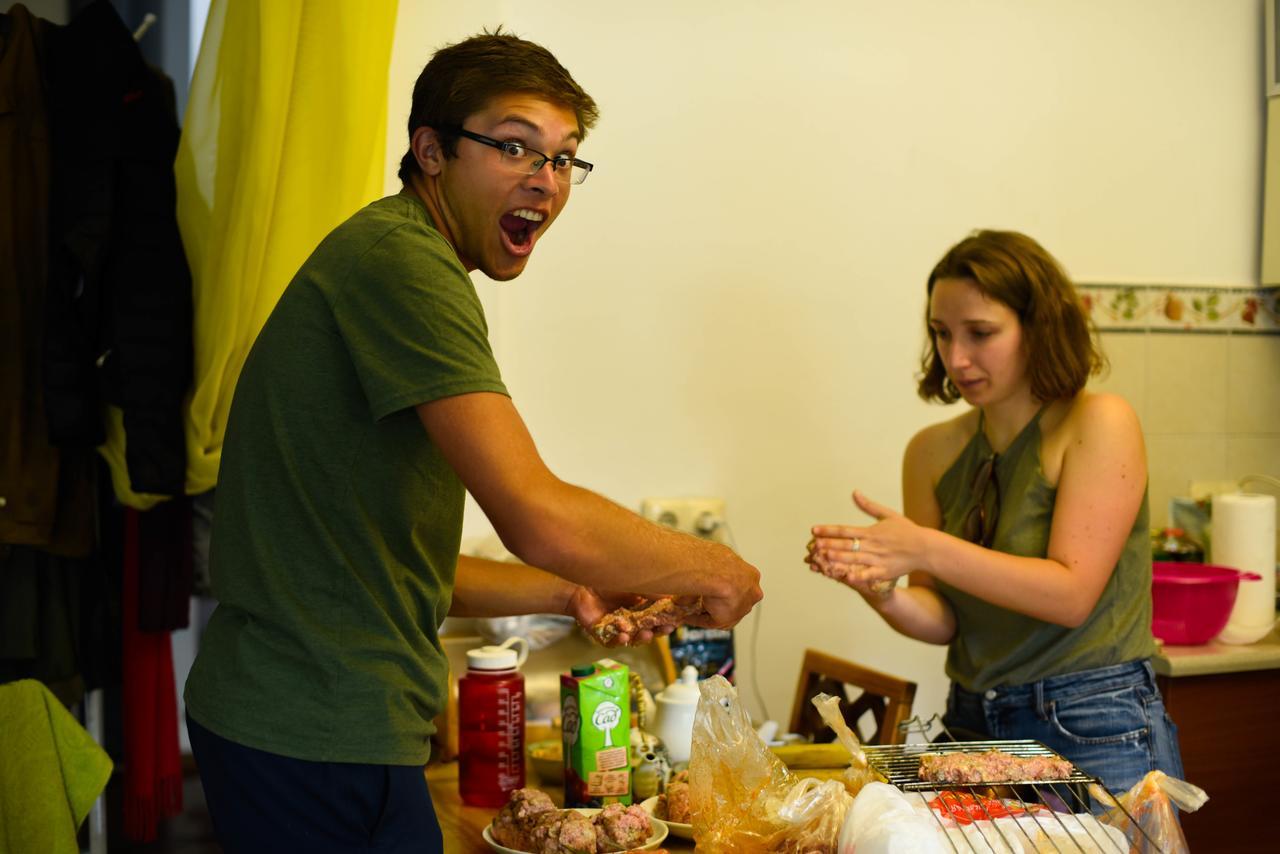 "European" Backpackers Hostel In Almaty Extérieur photo