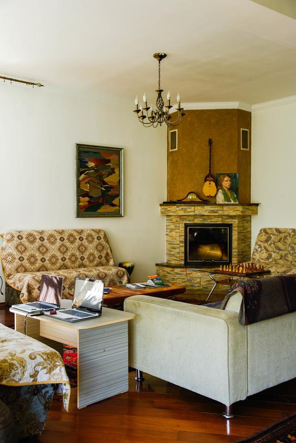 "European" Backpackers Hostel In Almaty Extérieur photo