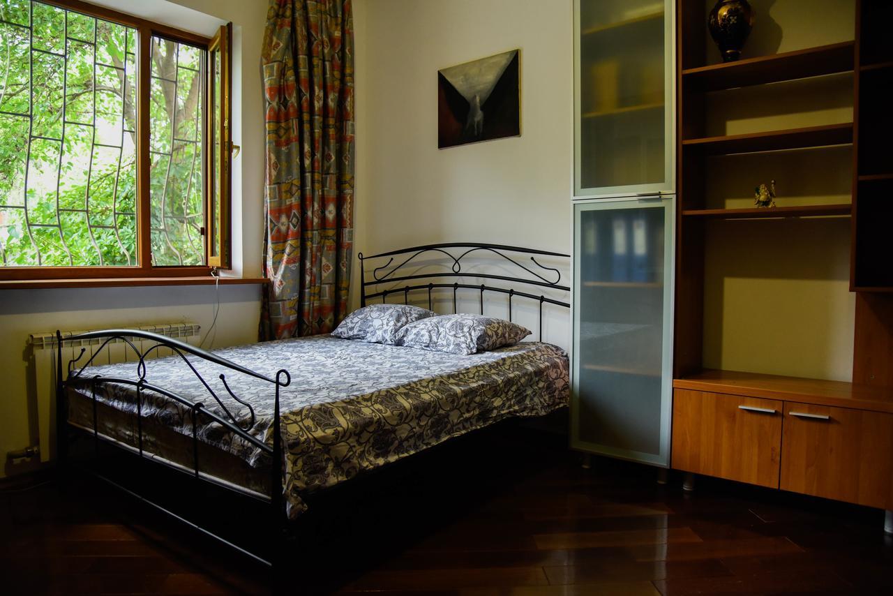 "European" Backpackers Hostel In Almaty Extérieur photo
