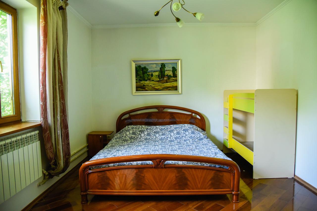 "European" Backpackers Hostel In Almaty Extérieur photo