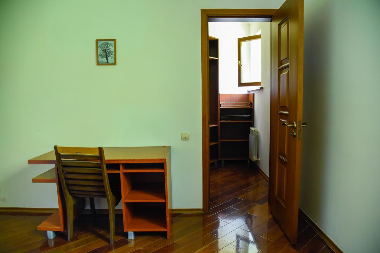 "European" Backpackers Hostel In Almaty Extérieur photo