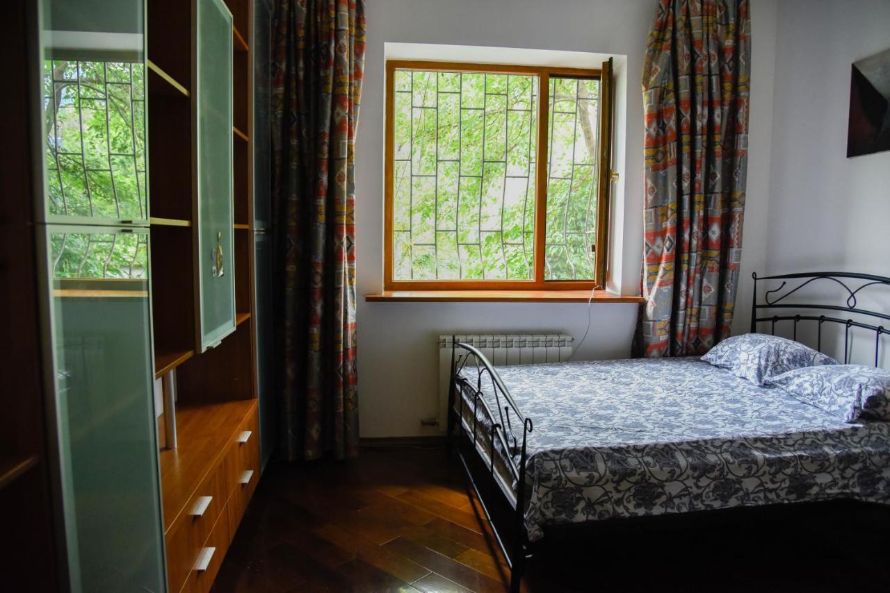 "European" Backpackers Hostel In Almaty Extérieur photo